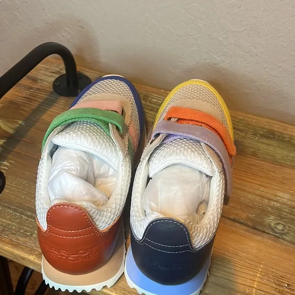 NWOB Charlotte Stone Conway Retro Mismatched Sneakers size 8