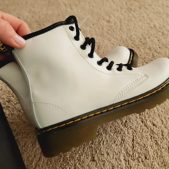 NWOB Dr. Martens 1460 J White Lace-Up Boots 2