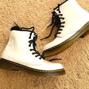 NWOB Dr. Martens 1460 J White Lace-Up Boots 2