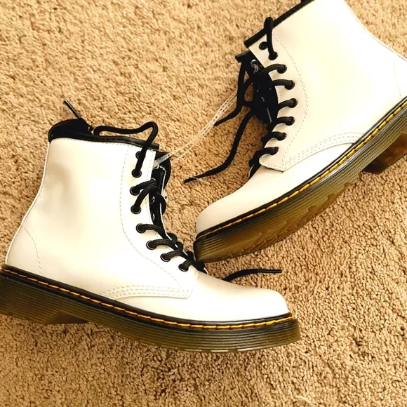 NWOB Dr. Martens 1460 J White Lace-Up Boots 2