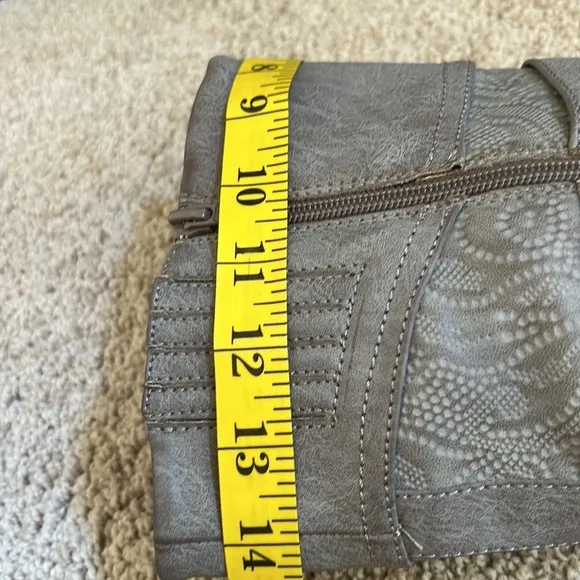 NWOB! EASY STREET size 6 light brown self design zippered boots