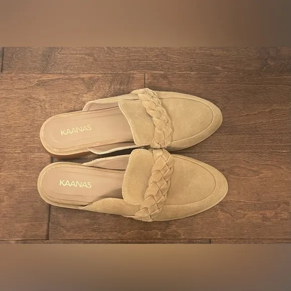 NWOB Kaanas Tan Suede Slide-On Mules Size 8