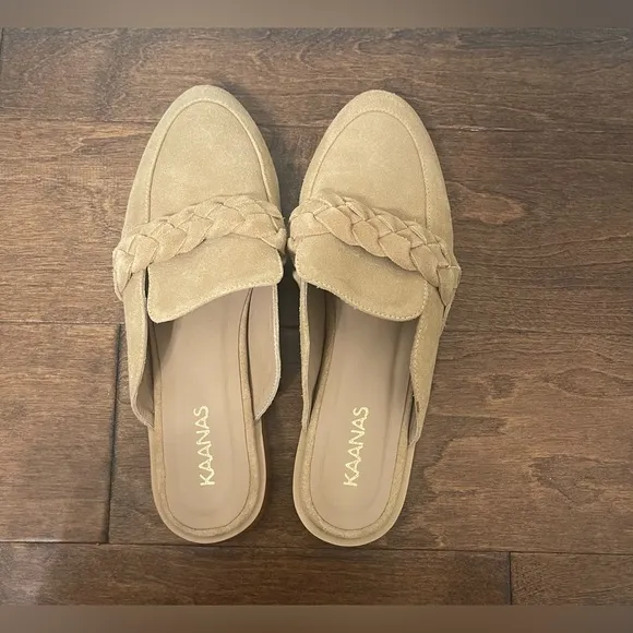 NWOB Kaanas Tan Suede Slide-On Mules Size 8