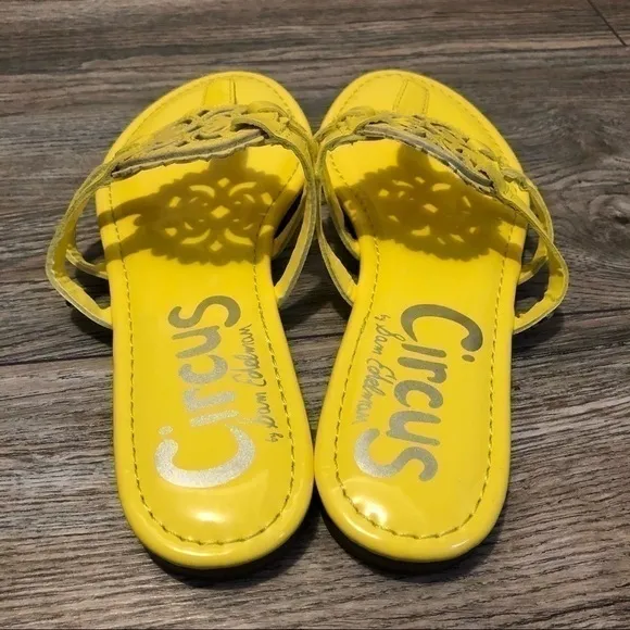 NWOB  Sam Edelman Yellow Canyon Medallion Sandals Size 6