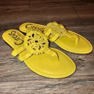 NWOB  Sam Edelman Yellow Canyon Medallion Sandals Size 6