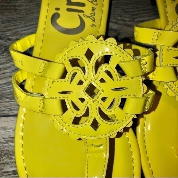 NWOB  Sam Edelman Yellow Canyon Medallion Sandals Size 6