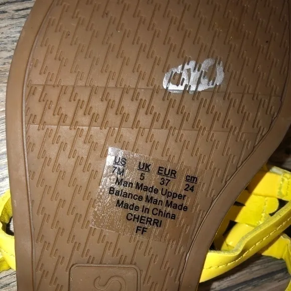 NWOB  Sam Edelman Yellow Canyon Medallion Sandals Size 6