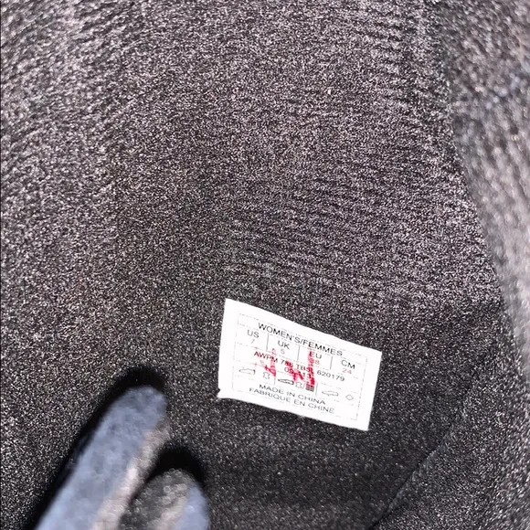 NWOB The North Face Mackynzie Boots, Black, 7