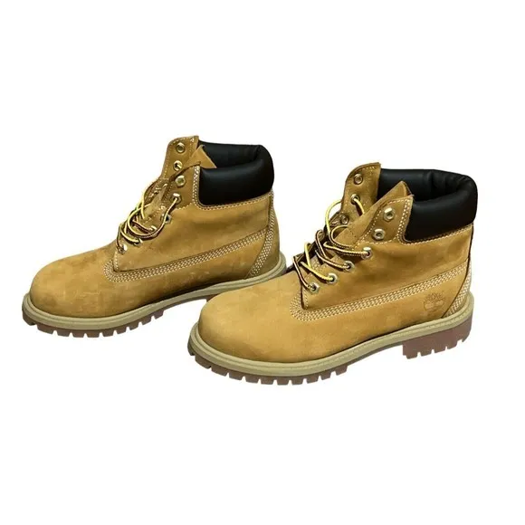 NWOB  Timberland 6-Inch Premium Wheat Leather Boots Youths Size 3M