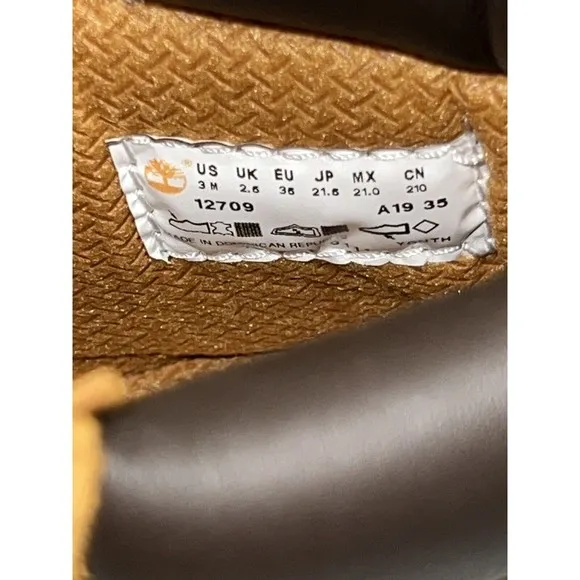 NWOB  Timberland 6-Inch Premium Wheat Leather Boots Youths Size 3M