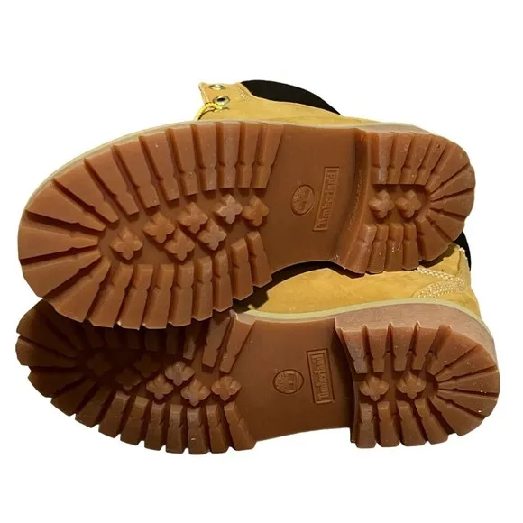 NWOB  Timberland 6-Inch Premium Wheat Leather Boots Youths Size 3M