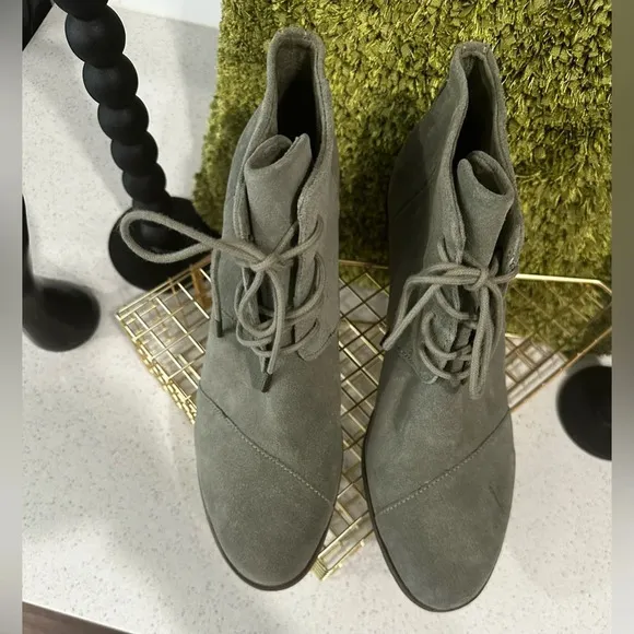 NWOB-TOMS Suede Hyde Wedge Ankle Boots