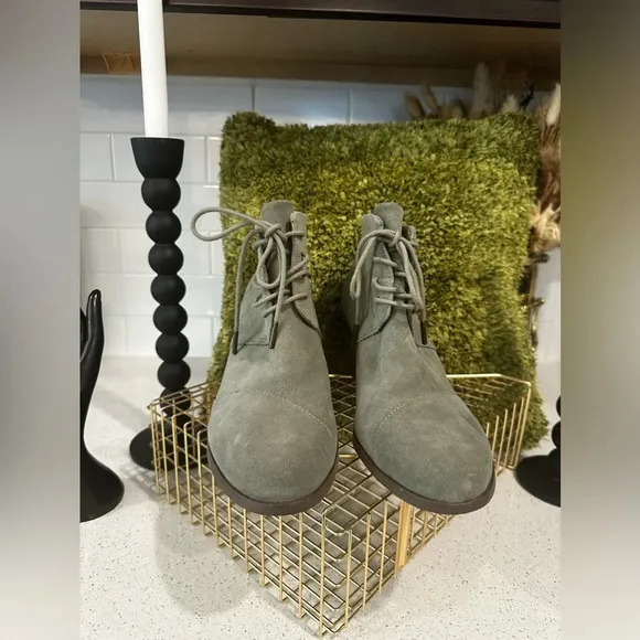 NWOB-TOMS Suede Hyde Wedge Ankle Boots