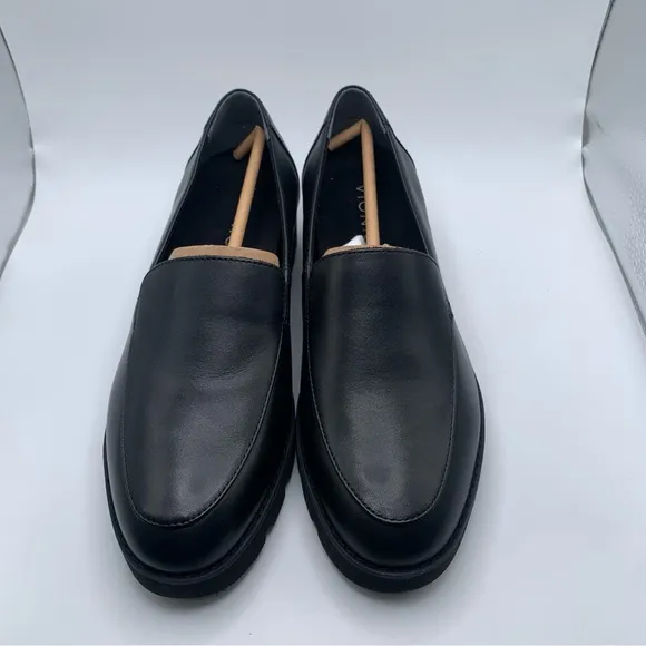 NWOB Vionic Womens Kensley Leather Slip On Loafers size 7 black leather 1083