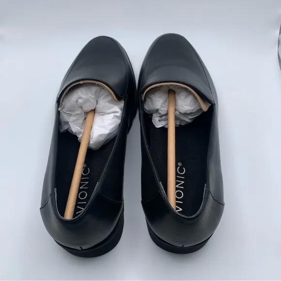 NWOB Vionic Womens Kensley Leather Slip On Loafers size 7 black leather 1083