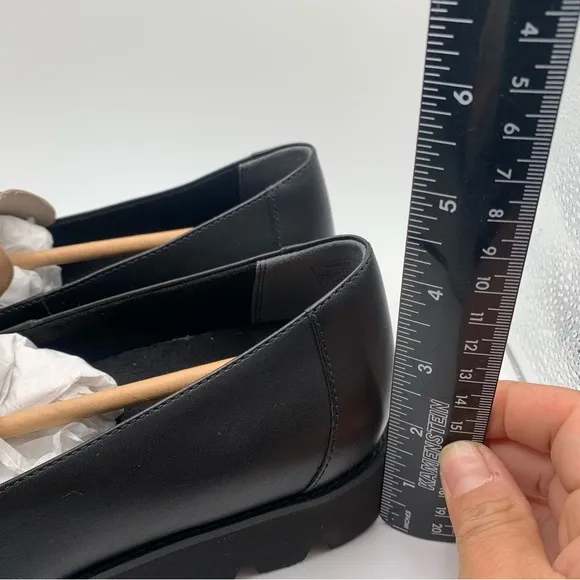 NWOB Vionic Womens Kensley Leather Slip On Loafers size 7 black leather 1083