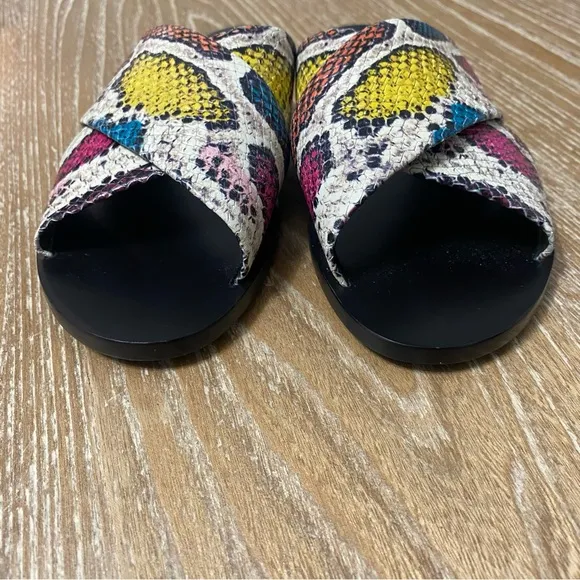 *NWOT* Alice   Olivia Crisscross Snake Skin Flat Slide Sandals Womens 8.5 M