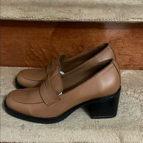NWOT Bueno Ruth Leather Loafers Women’s Size 8.5