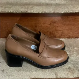 NWOT Bueno Ruth Leather Loafers Women’s Size 8.5