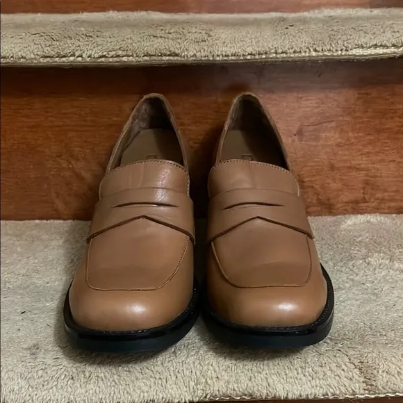 NWOT Bueno Ruth Leather Loafers Women’s Size 8.5