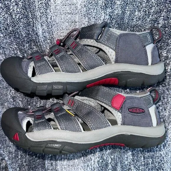 NWOT (Display Pair) Youth Size 3 Keen Waterproof Hiking Sandals