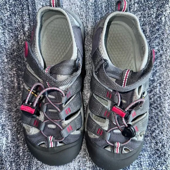 NWOT (Display Pair) Youth Size 3 Keen Waterproof Hiking Sandals