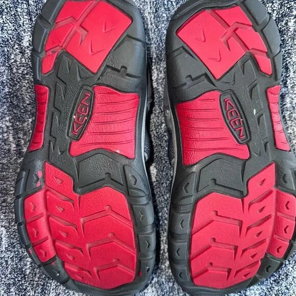 NWOT (Display Pair) Youth Size 3 Keen Waterproof Hiking Sandals