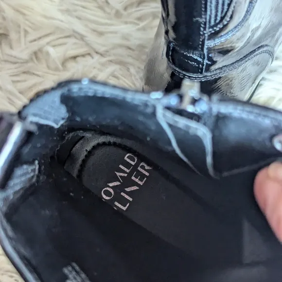 NWOT Donald Pliner Easeci Boots in Crinkle Patent Black