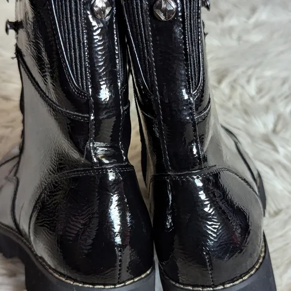 NWOT Donald Pliner Easeci Boots in Crinkle Patent Black