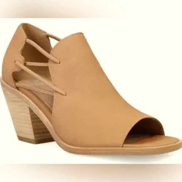NWOT Eileen Fisher, tan, Peep toe sandals size 9