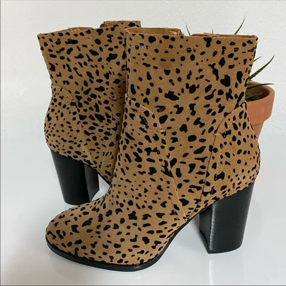 NWOT GIBSON LATIMER CHEETAH SUEDE BOOTS