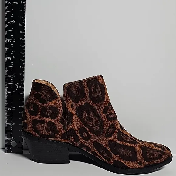 NWOT Life Stride Payton 2 Bootie Ankle Heel Boot Slip-On Pointed Leopard Comfy 6