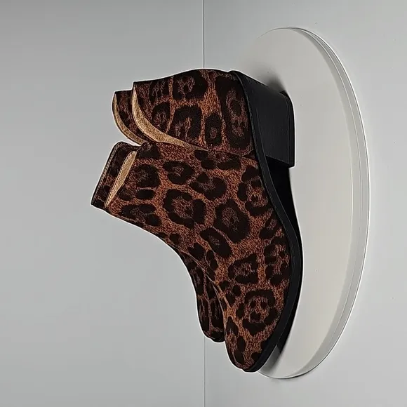 NWOT Life Stride Payton 2 Bootie Ankle Heel Boot Slip-On Pointed Leopard Comfy 6