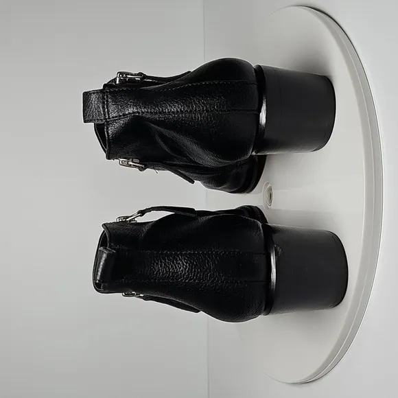 NWOT Linea Paolo Sochi Booties Ankle Boots Pebbled Leather Square Toe Black 9