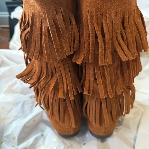 NWOT Minnetonka Brown Fringe Boots
