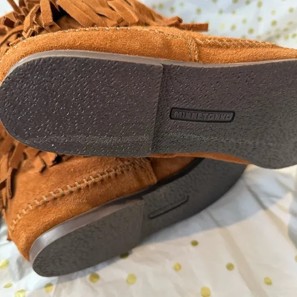 NWOT Minnetonka Brown Fringe Boots