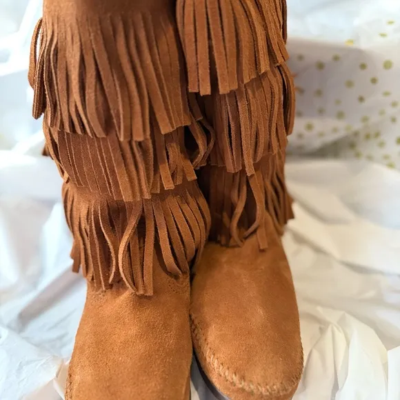NWOT Minnetonka Brown Fringe Boots