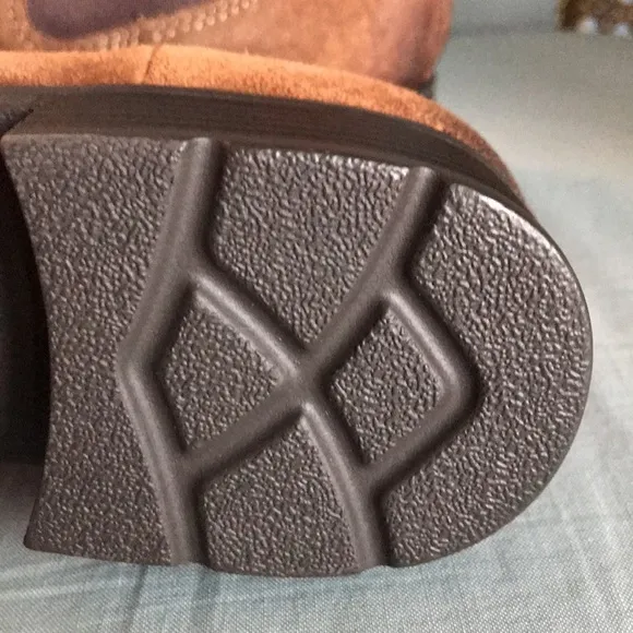 NWOT Montana brown suede slip on slouch front ankle booties Sz 8 minimalist