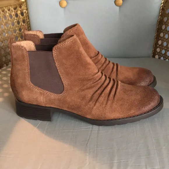 NWOT Montana brown suede slip on slouch front ankle booties Sz 8 minimalist