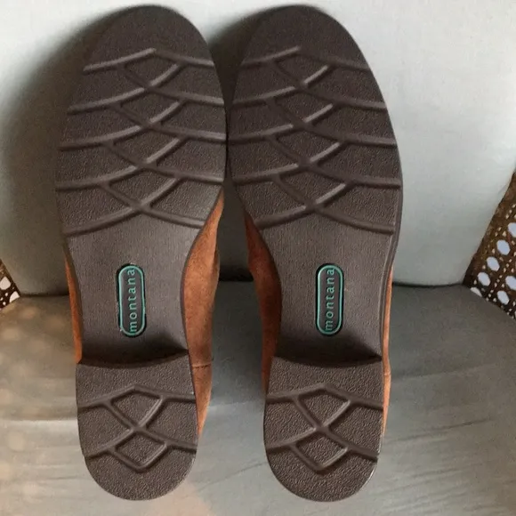 NWOT Montana brown suede slip on slouch front ankle booties Sz 8 minimalist