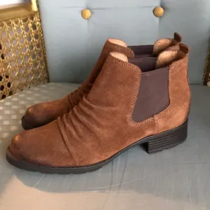 NWOT Montana brown suede slip on slouch front ankle booties Sz 8 minimalist