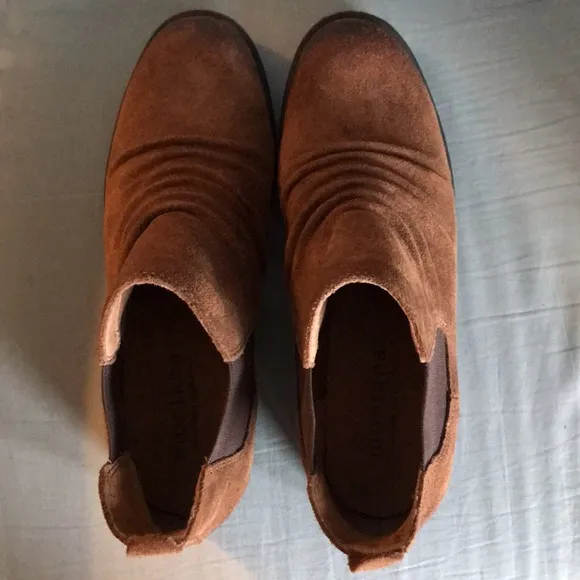 NWOT Montana brown suede slip on slouch front ankle booties Sz 8 minimalist