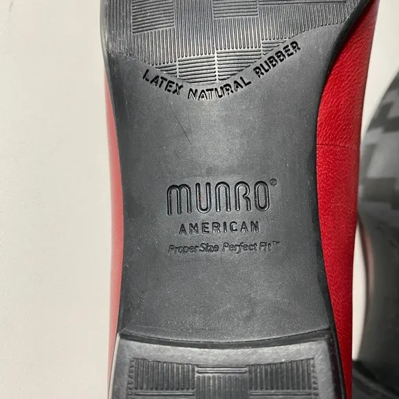 NWOT MUNRO American Red Leather Loafers  Size 5.5