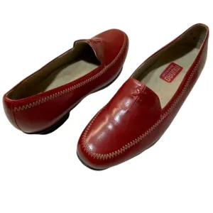NWOT MUNRO American Red Leather Loafers  Size 5.5