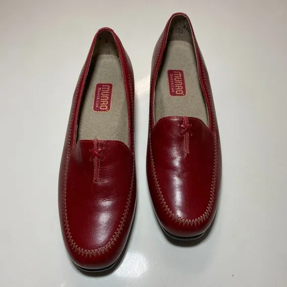NWOT MUNRO American Red Leather Loafers  Size 5.5