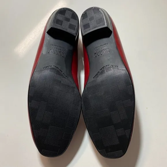 NWOT MUNRO American Red Leather Loafers  Size 5.5