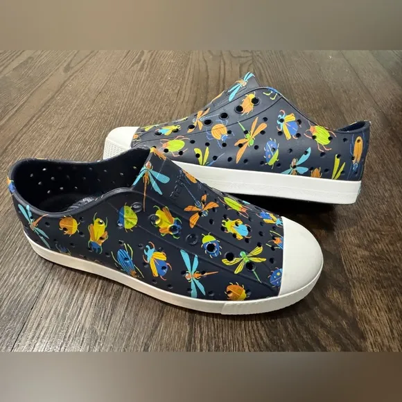 NWOT Native Jefferson Bugs Waterproof Sandals (J3)