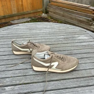 Nwot Rag &amp; Bone Retro Runner Sneakers size 40 or 9.5‎ us
