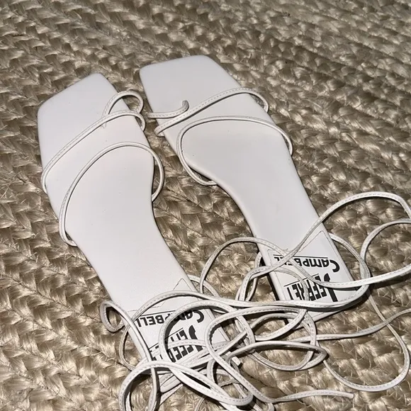 NWOT RARE Jeffrey Campbell Lace Up Flat Sandals in White Size 7.5