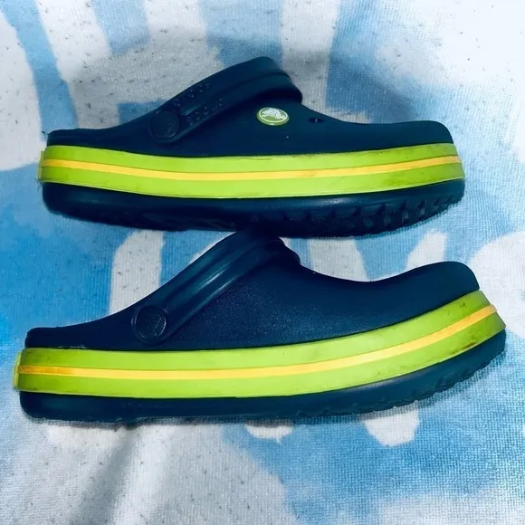 NWOT (Store Display) Junior Size 3 Crocs Classic Sandals